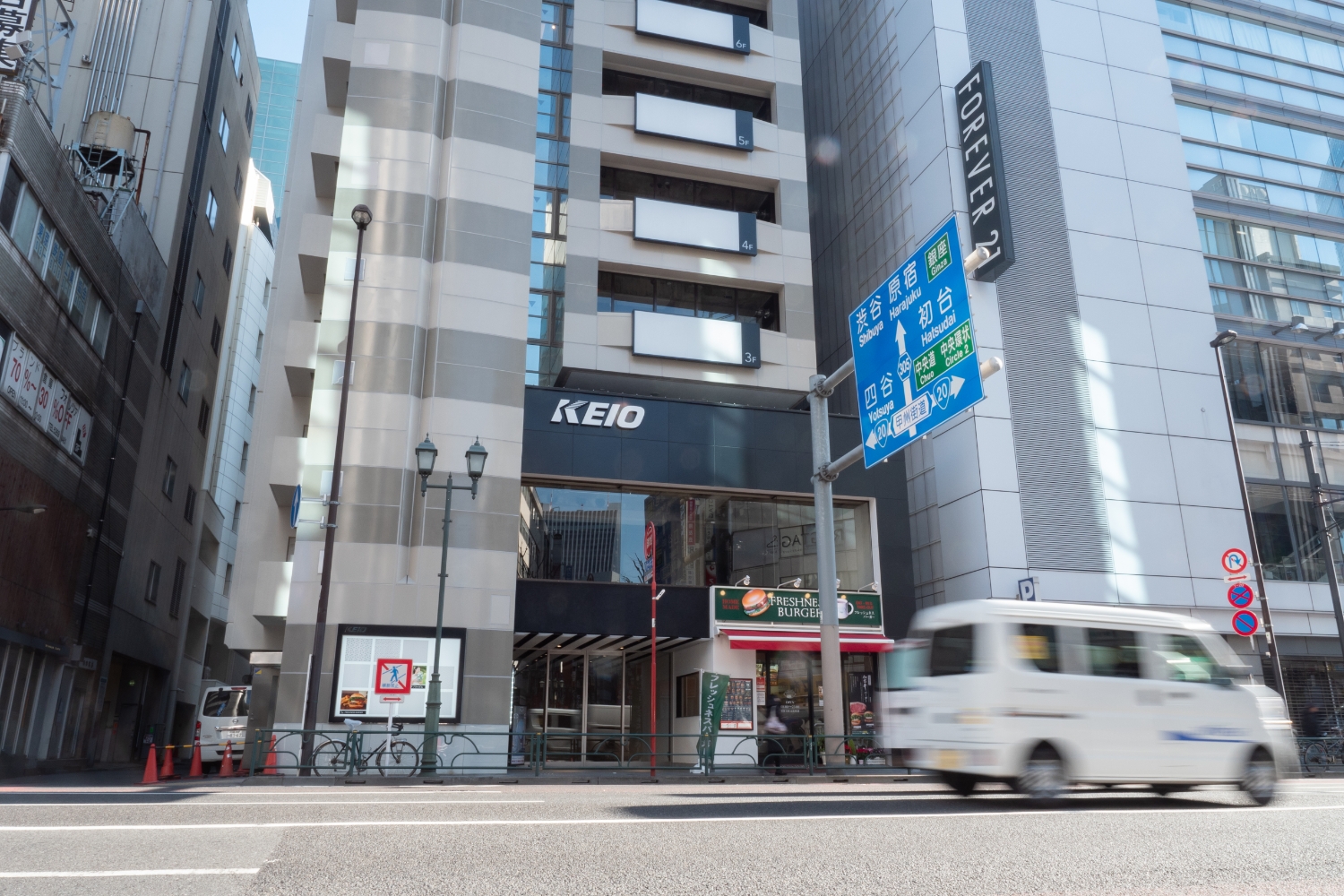 新宿三丁目駅から新宿本院までの道のり