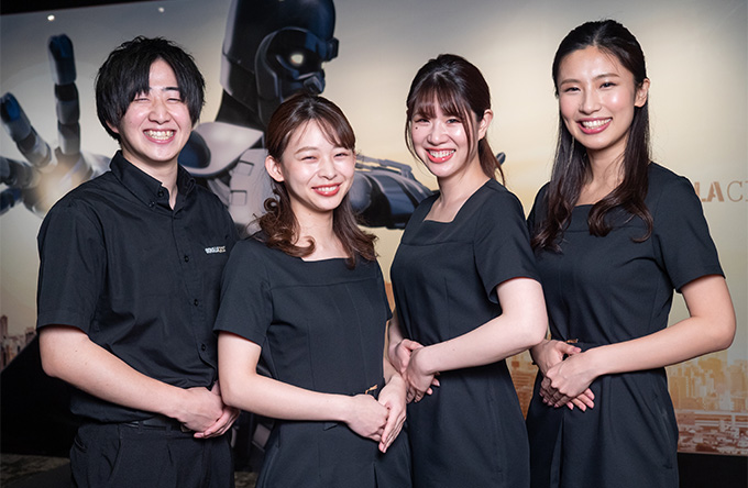 新宿本院4名のスタッフ写真